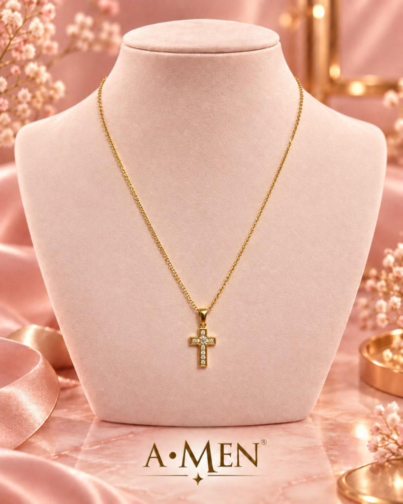 Collana A•MEN in acciaio dorato con pendente Croce e dettagli luminosi